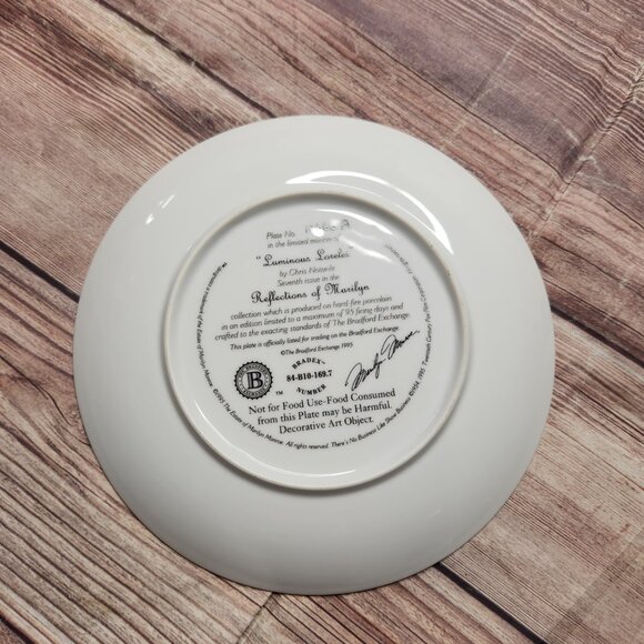 Bradford Exchange Marilyn Monroe Luminous Lorelie Collector Plate - Picture 6 of 8